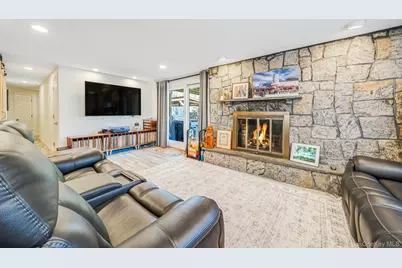 25 Verleye Avenue, East Northport, NY 11731 - Photo 18