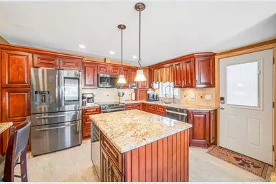 25 Verleye Avenue, East Northport, NY 11731 - Photo 8