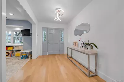 20 Seagull Lane, Port Washington, NY 11050 - Photo 2