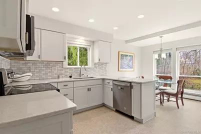 39 Lotowana Lane, Stony Brook, NY 11790 - Photo 12