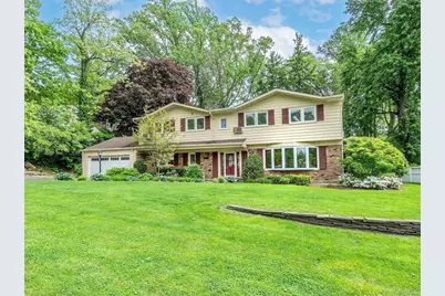 149 Chestnut Road, Manhasset, NY 11030 - Photo 2