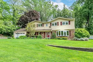 149 Chestnut Rd, Manhasset, NY 11030 - Photo 2