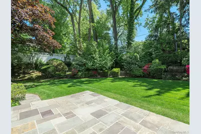 149 Chestnut Road, Manhasset, NY 11030 - Photo 32