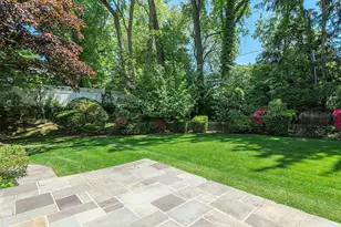 149 Chestnut Rd, Manhasset, NY 11030 - Photo 32