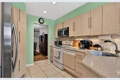 37 Aspen Drive W #37, Woodbury, NY 11797 - Photo 6