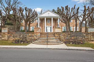 37 Aspen Dr W, Woodbury, NY 11797 - Photo 30