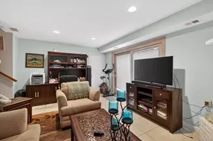 37 Aspen Dr W, Woodbury, NY 11797 - Photo 26