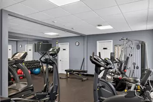 37 Aspen Dr W, Woodbury, NY 11797 - Photo 32