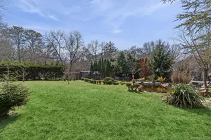 55 Topping Dr, Riverside, NY 11901 - Photo 26