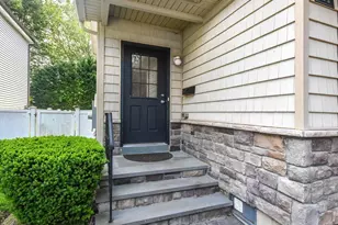 28 Dunes Ln, Port Washington, NY 11050 - Photo 2