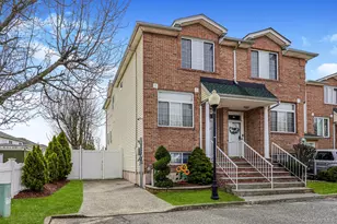 10 Dunhill Ln, New York, NY 10309 - Photo 2