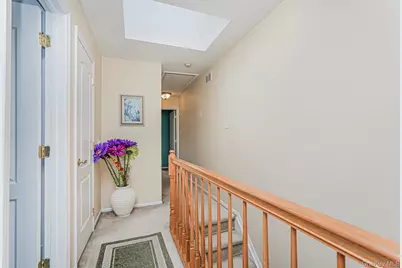10 Dunhill Lane, New York, NY 10309 - Photo 12