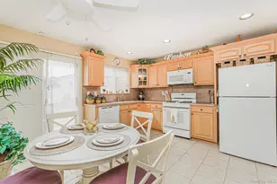 10 Dunhill Ln, New York, NY 10309 - Photo 4