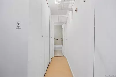 142-05 Roosevelt Avenue #331, Flushing, NY 11354 - Photo 8