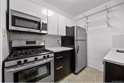 142-05 Roosevelt Avenue #331, Flushing, NY 11354 - Photo 10