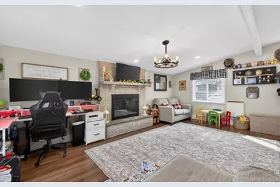 8 Duane Drive, Ronkonkoma, NY 11779 - Photo 16