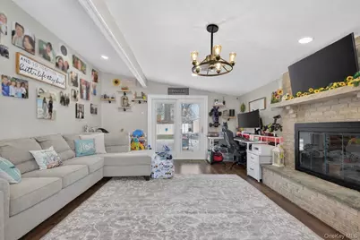 8 Duane Drive, Ronkonkoma, NY 11779 - Photo 14