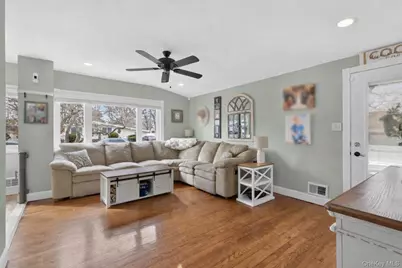 8 Duane Drive, Ronkonkoma, NY 11779 - Photo 4
