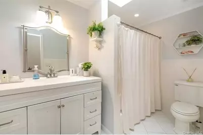 1 Motts Lane, Glenwood Landing, NY 11547 - Photo 4