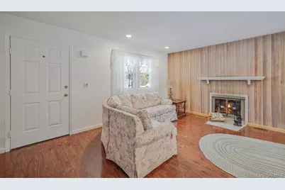 8 Huntington Commons #8, Yaphank, NY 11980 - Photo 4