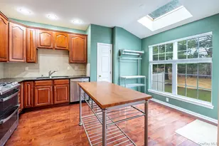 811 Huntington Dr, Fishkill, NY 12524 - Photo 18