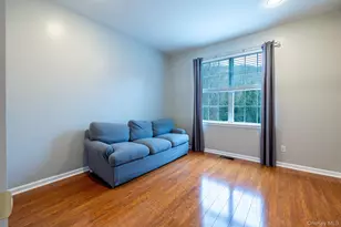 811 Huntington Dr, Fishkill, NY 12524 - Photo 6