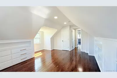 122 6th Street, Hicksville, NY 11801 - Photo 22