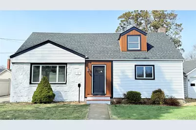 122 6th Street, Hicksville, NY 11801 - Photo 2