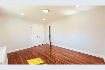 122 6th Street, Hicksville, NY 11801 - Photo 16
