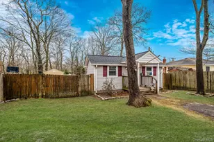 16 Rexmere Ave, Farmingville, NY 11738 - Photo 2