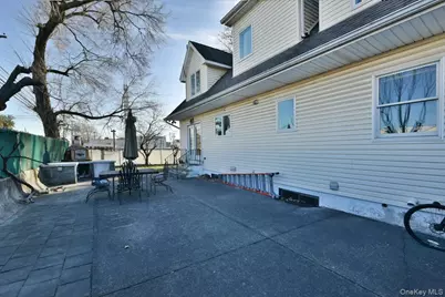 300 Pennsylvania Avenue, Mineola, NY 11501 - Photo 28