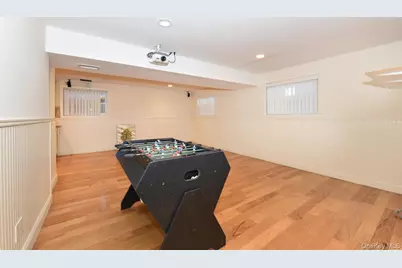 300 Pennsylvania Avenue, Mineola, NY 11501 - Photo 22