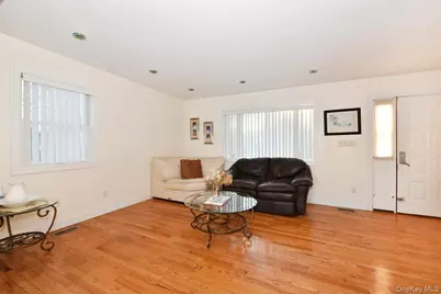 300 Pennsylvania Avenue, Mineola, NY 11501 - Photo 4