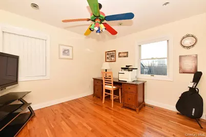 300 Pennsylvania Avenue, Mineola, NY 11501 - Photo 12