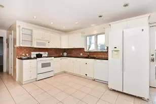 300 Pennsylvania Ave, Mineola, NY 11501 - Photo 8