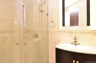 300 Pennsylvania Ave, Mineola, NY 11501 - Photo 24