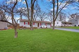 18 Cardinal Dr, Poughkeepsie, NY 12601 - Photo 2