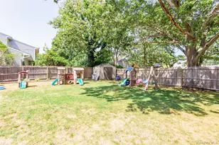 77 N Summit Ave, Patchogue, NY 11772 - Photo 18