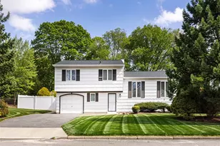 7 Mt McKinley Ave, Farmingville, NY 11738 - Photo 2