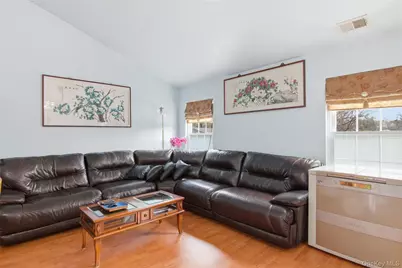 11 Royal Drive, Coram, NY 11727 - Photo 4