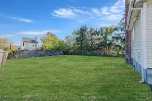 39 Chapman Pl, Bay Shore, NY 11706 - Photo 12