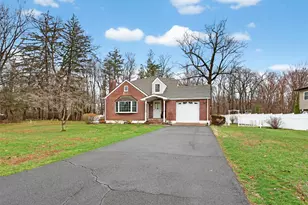 43 Shady Ln, Bardonia, NY 10954 - Photo 2