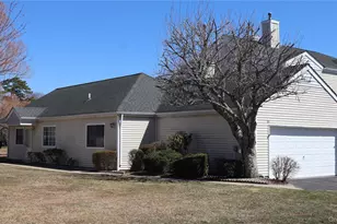 202 Gothic Cir, Manorville, NY 11949 - Photo 2