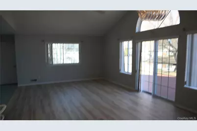 202 Gothic Circle, Manorville, NY 11949 - Photo 16