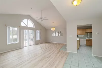 202 Gothic Circle, Manorville, NY 11949 - Photo 10