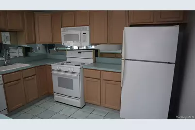 202 Gothic Circle, Manorville, NY 11949 - Photo 12