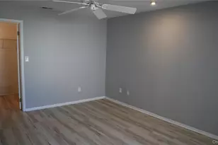 202 Gothic Cir, Manorville, NY 11949 - Photo 10