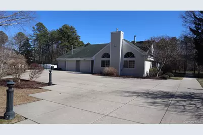202 Gothic Circle, Manorville, NY 11949 - Photo 38