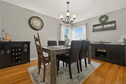 27 Chester Street, East Northport, NY 11731 - Photo 18