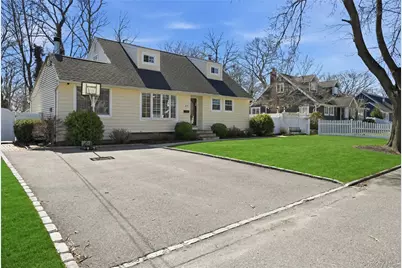 27 Chester Street, East Northport, NY 11731 - Photo 2